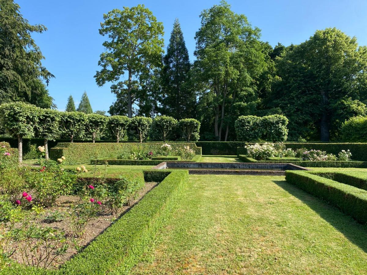 La Maison Du Cavalier, Chateau De Lavenue Pierrefitte-en-Auge Exteriör bild