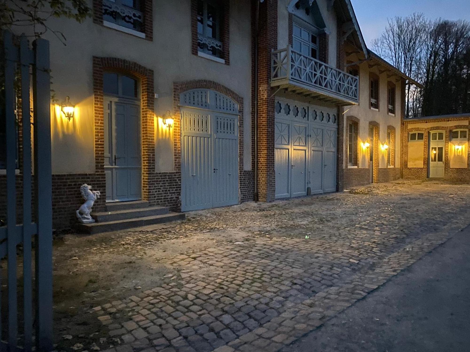 La Maison Du Cavalier, Chateau De Lavenue Pierrefitte-en-Auge Exteriör bild